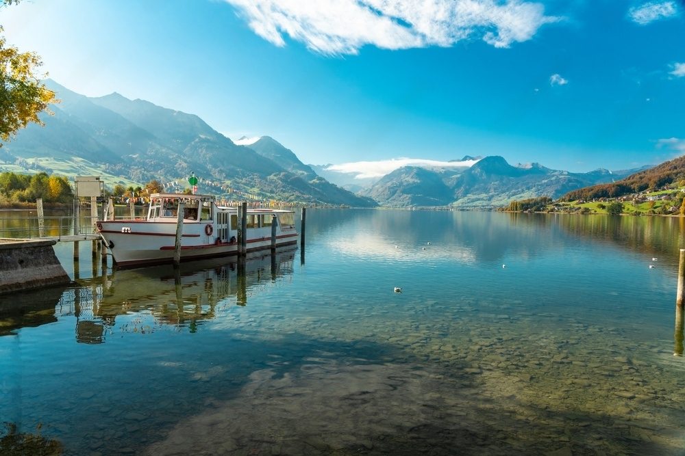 Lago e Montanhas Bela Imagem