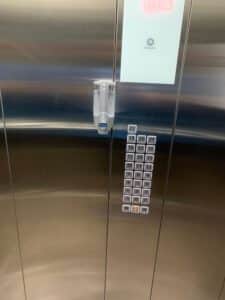 coronavirus alcool gel no elevador 02 for web