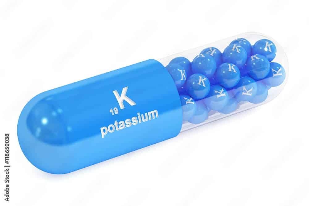 comprimidos em azul de vitamina K — potássio