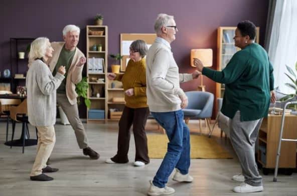 idosos dancando