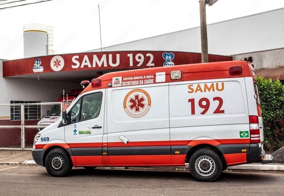 Imagem de uma ambulância do SAMU com o número 192, indicando que para chamar o SAMU em uma emergência basta ligar 192