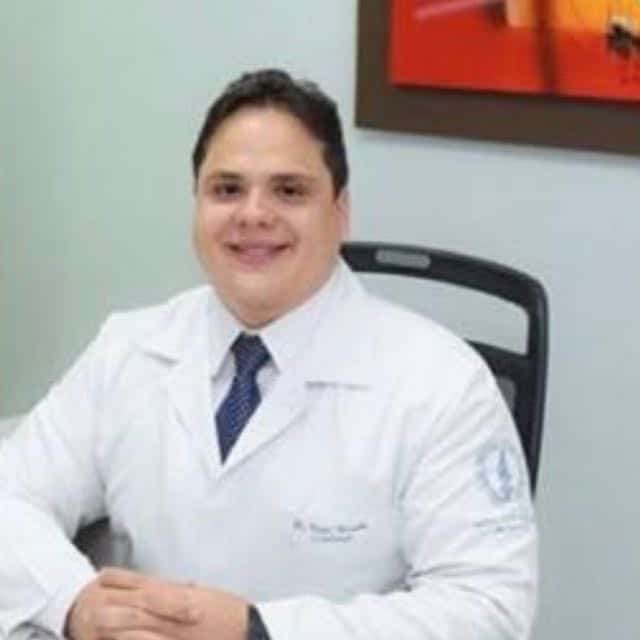 Uma foto do Dr. Victor Lira Ribeiro Gonçalves de Carvalho, médico cardiologista