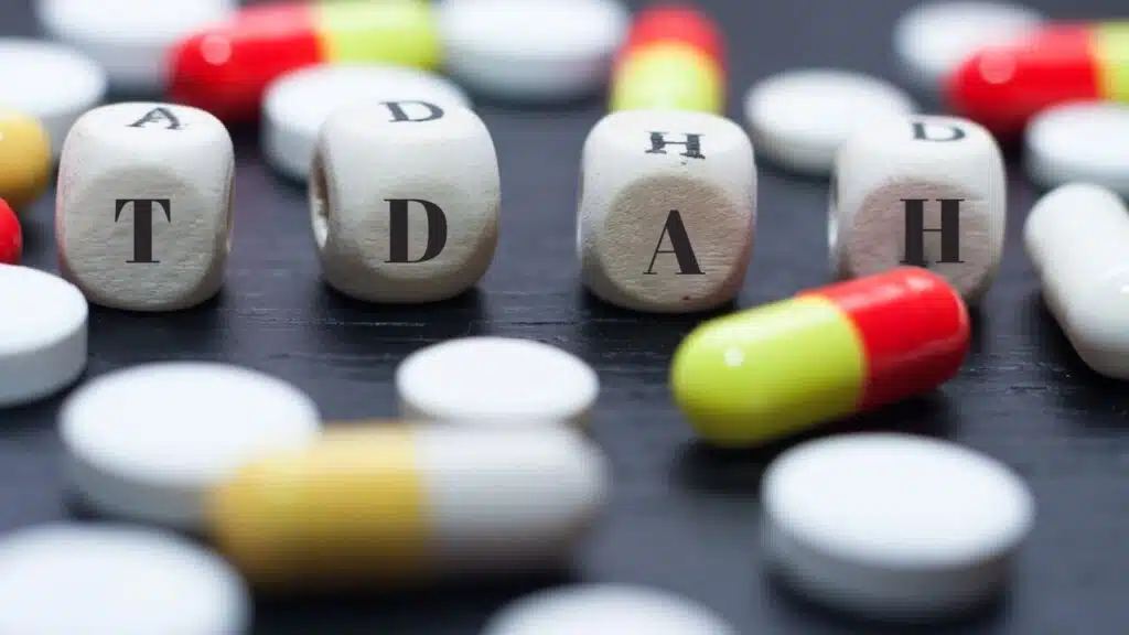 imagem ilustrativa de comprimidos para representar a ritalina que trata o Transtorno do déficit de atenção - TDAH