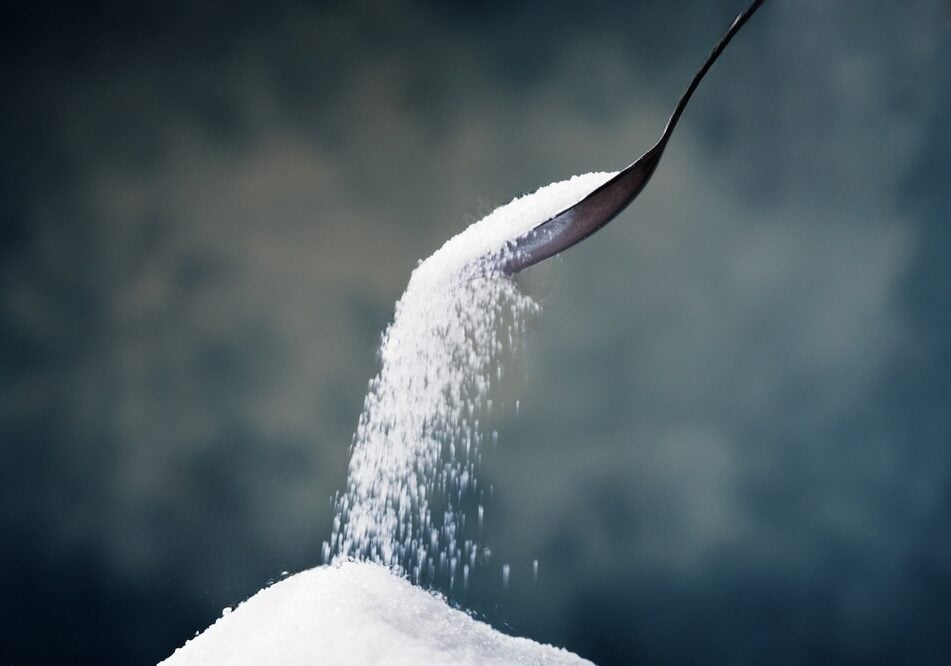açúcar refinado sempre adicionado aos alimentos amargos