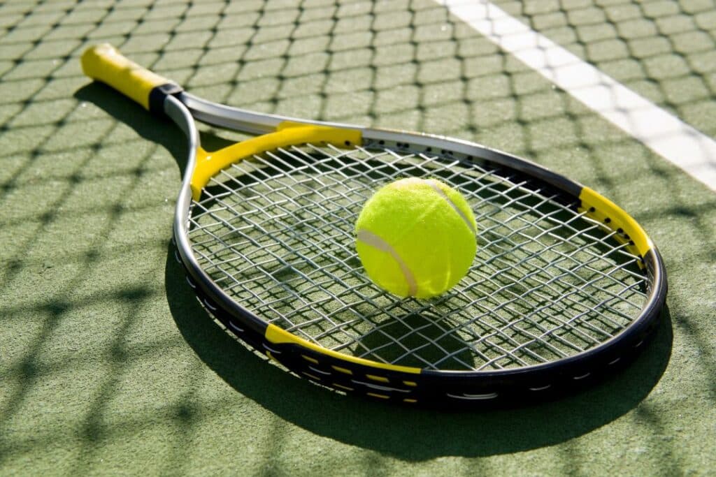 tenis e raquete de tenis