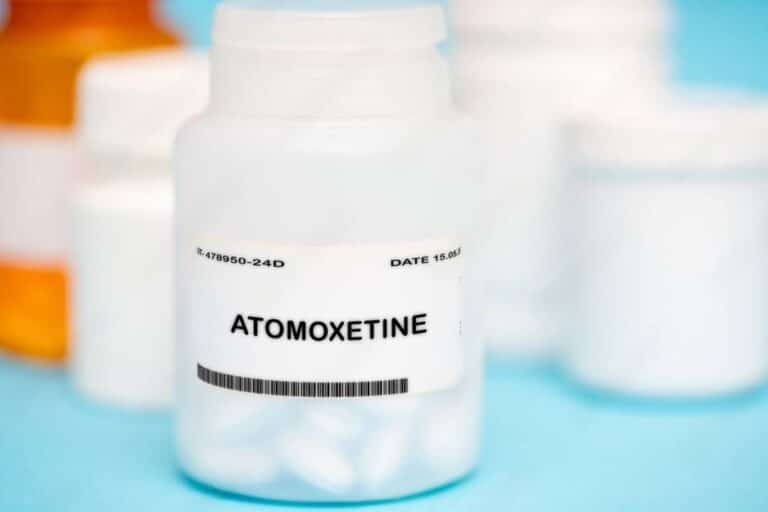 Atomoxetina: uma nova opção de tratamento para TDAH chega ao Brasil! 6 vários potes de medicamentos de Atomoxetina: