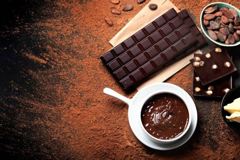 Quem Não Ama Chocolate? Benefícios do Cacau para a Saúde do Coração 5 vários tipos de chocolate, em barra chocolate derretido e em pó