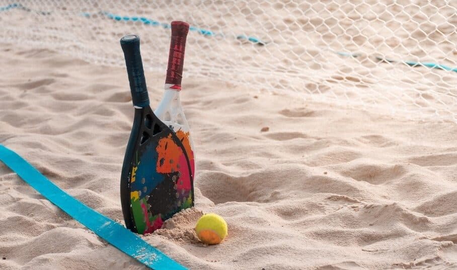 raquete de tênis e beach tennis