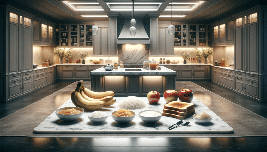 Uma cozinha gourmet espaçosa com bananas, arroz branco, purê de maçã e torrada elegantemente dispostos sobre uma ilha de cozinha de mármore, iluminados por luzes sofisticadas que realçam a atmosfera de uma experiência culinária luxuosa e voltada para a saúde